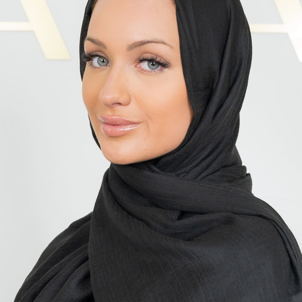 
                      
                        Black Modal Hijab
                      
                    