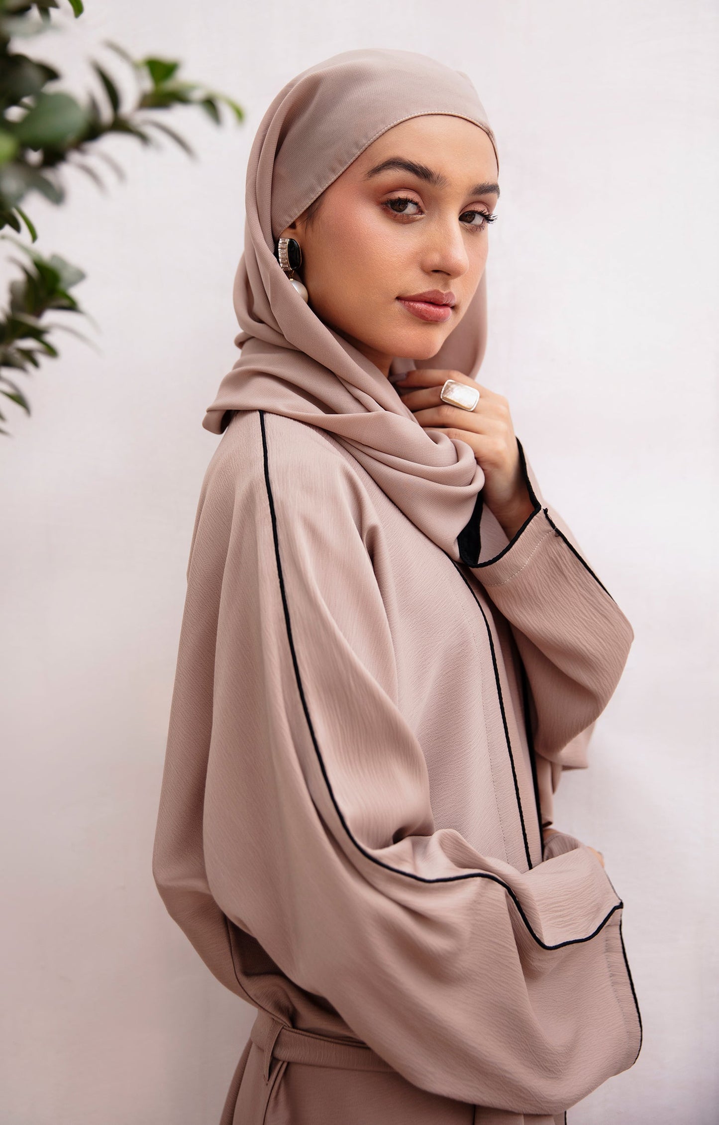 Evolet Fawn Abaya