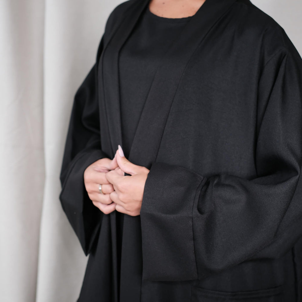 
                      
                        Le Noir Black Abaya
                      
                    